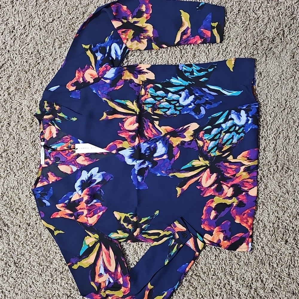 NWT Three Eighty Two Tropical Floral Surplice V-Neck Blouse XS Long Sleeve